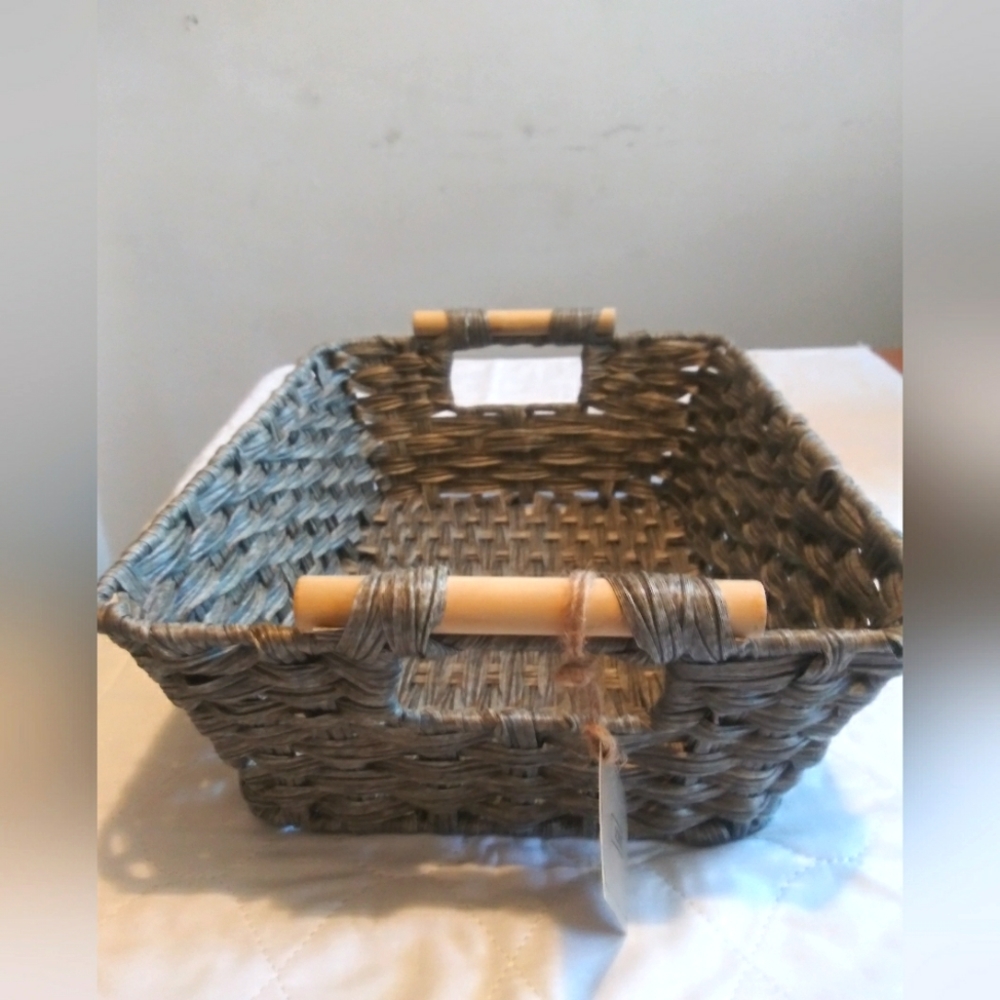 2 storage baskets